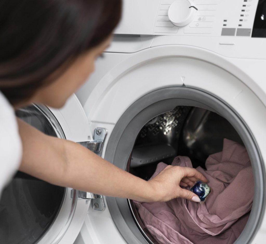 woman using capsule wash her clothes